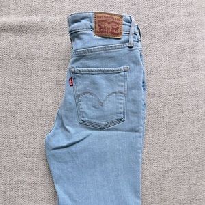 NWOT Levi’s 721 High Rise Skinny Jeans